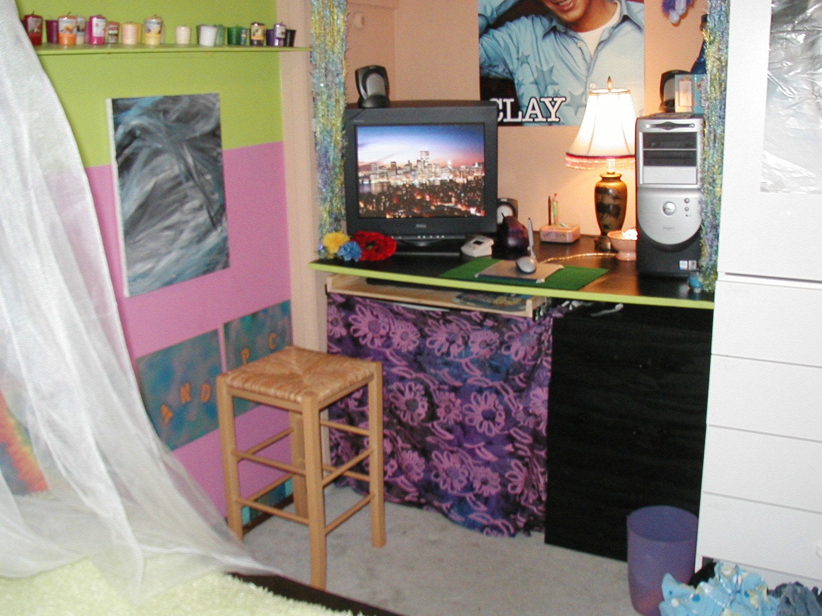 computeranddesk2.jpg